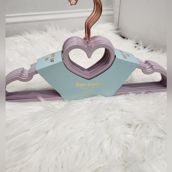 🔹️Juicy Couture🔹️Shoulder Space Saving Heart Top Set of 10 Hangers- purple - Picture 2 of 6
